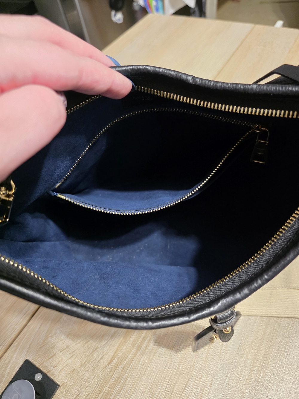 Louis Vuitton CarryAll MM - Picture 6 of 6